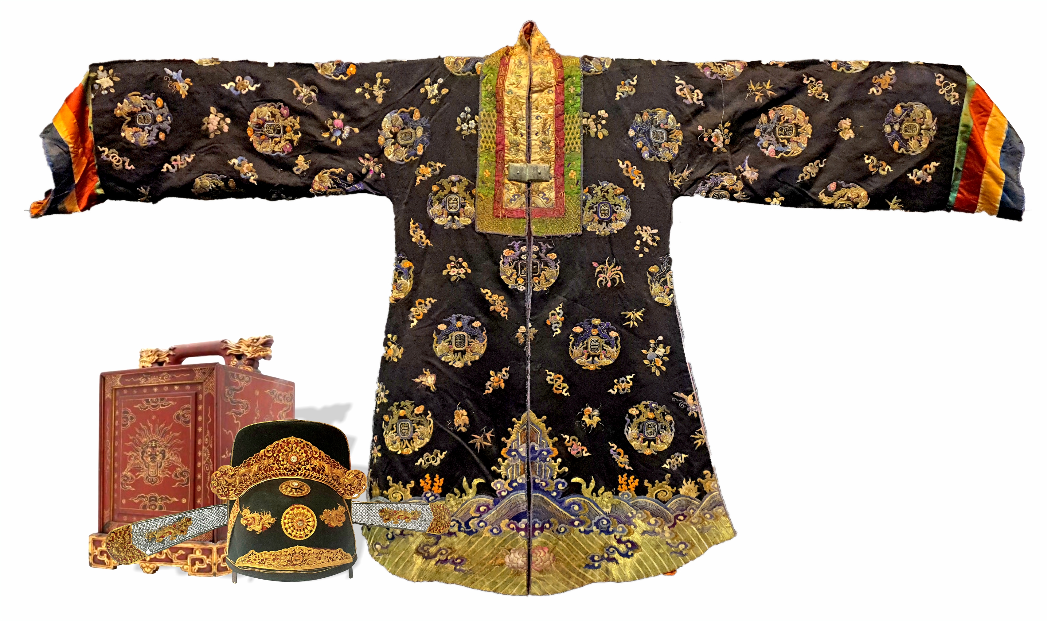 Lễ tiếp nhận cổ vật đấu giá thành công ở nước ngoài & thực hiện Trưng bày mũ quan đại thần và áo Nhật Bình cung tần triều Nguyễn